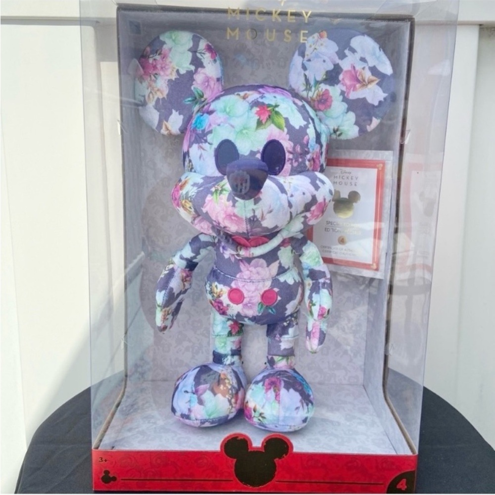 Disney Year of The Mouse Collector Plush Floral Mickey Mouse April NEW in Box